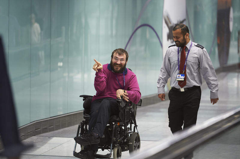 Hace dos años, el aeropuerto londinense de Heathrow se convirtió en el primer aeropuerto amigable con la demencia del mundo. Crédito: Aeropuerto de Heathrow