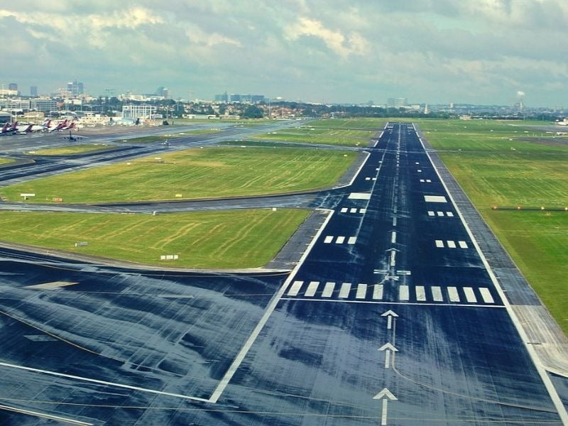 Real-time runway monitoring
