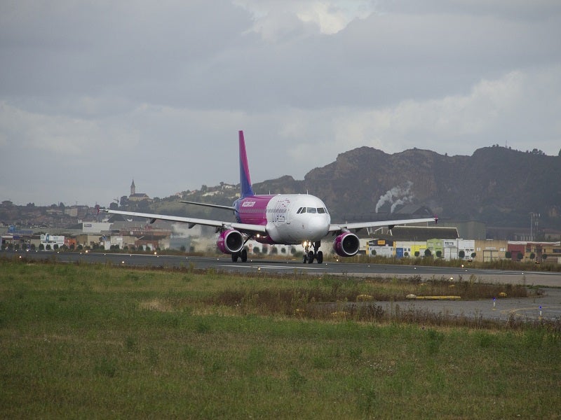 Wizz Air acquires Norwegian Air Shuttle slots at Gatwick