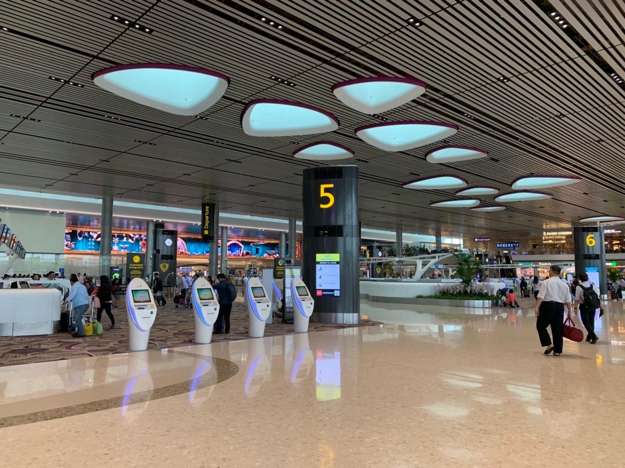 Singapore Changi Airport Terminal 4 Closing - One Mile at a Time