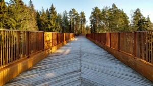 Pedestrian bridge near Lake Kuusijärvi
