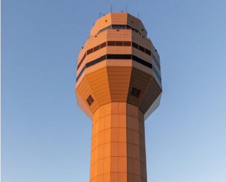 PhoenixMesa Gateway Airport deploys Frequentis’ tower solution