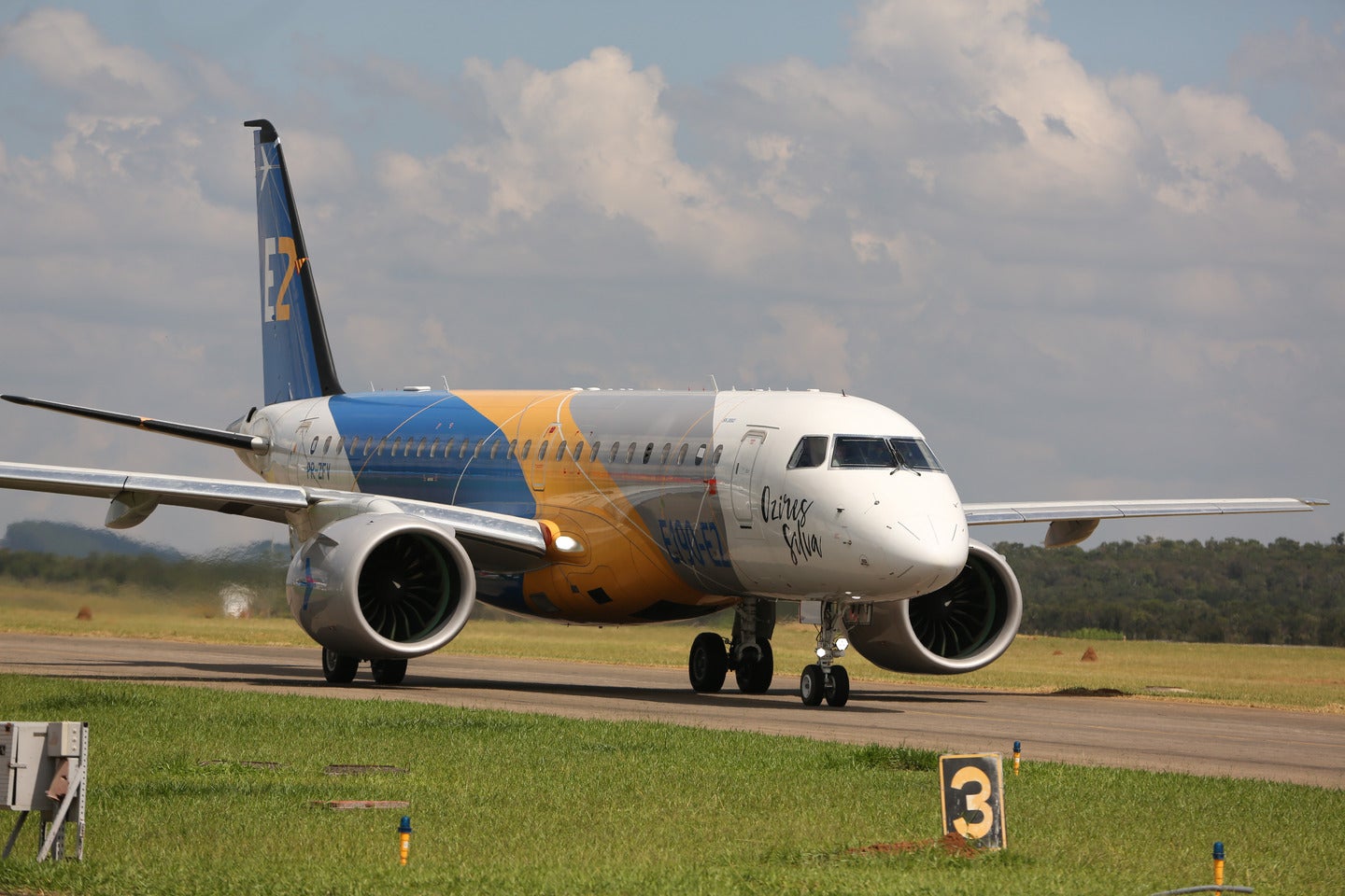 Flying Jump Seat in the Embraer E190-E2 : AirlineReporter