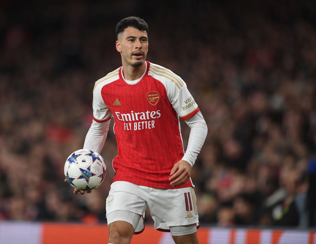 Arsenal player Gabriel Martinelli  wearing a match shirt featuring the Emirates Logo