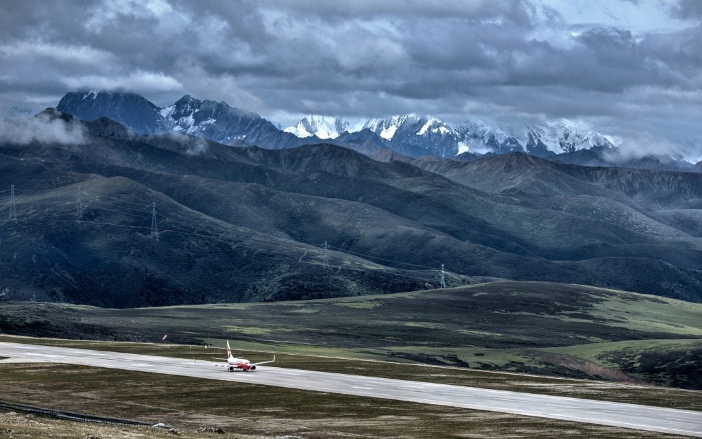 A plane on the runway at Ganzi Kangding Airport